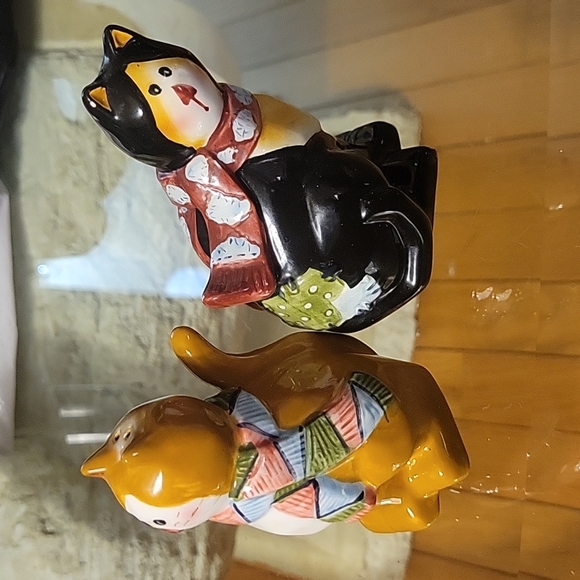 Cute pair of cats with astonished faces, salt and pepper shaker - Picture 2 of 3